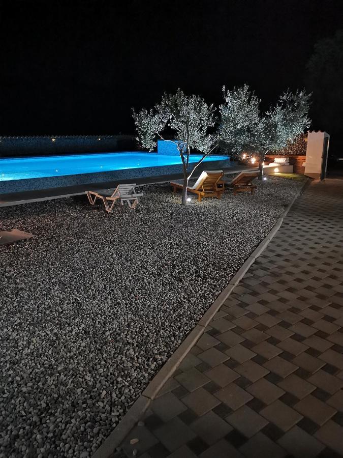 Jacuzi Cottage In The Olive Grove Пула Экстерьер фото